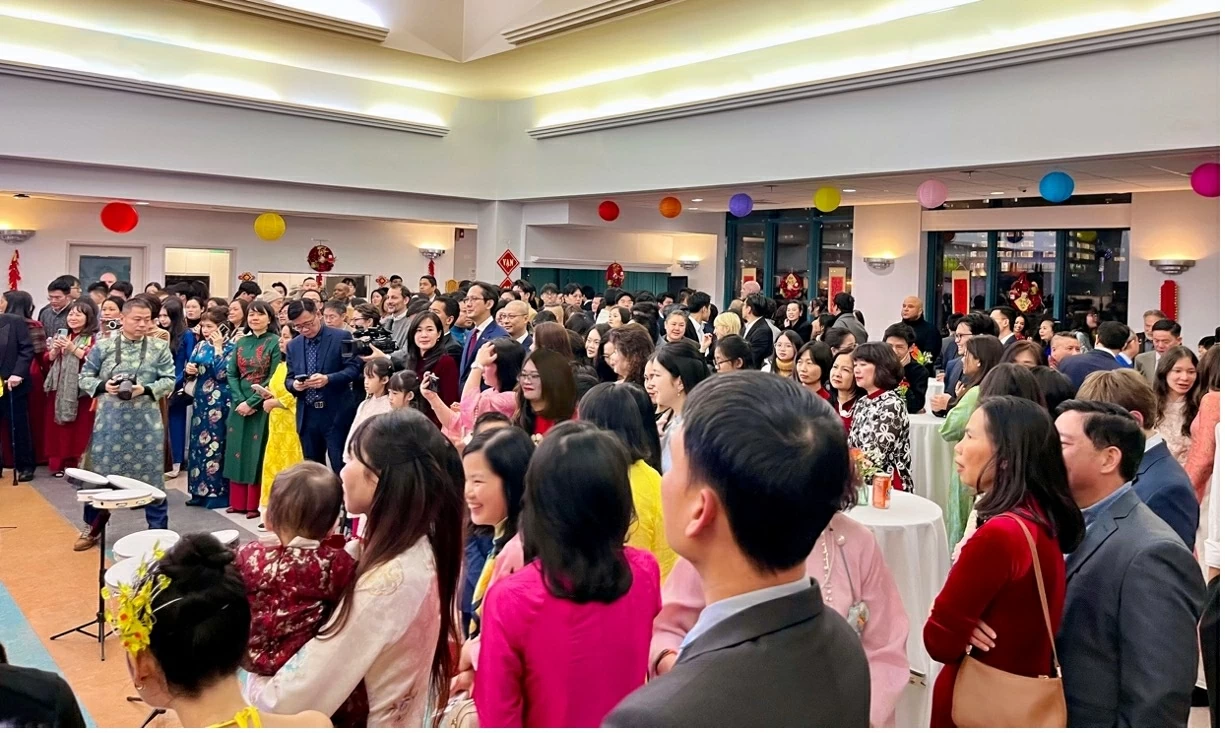 Um grande número de residentes vietnamitas, americanos e internacionais de Nova York e arredores participaram da Celebração Comunitária do Tet – Primavera na Pátria 2026. Đông đảo cộng đồng người Việt, bạn Mỹ và quốc tế tại New York và vùng phụ cận đến dự Tết Cộng đồng – Xuân Quê hương 2026.