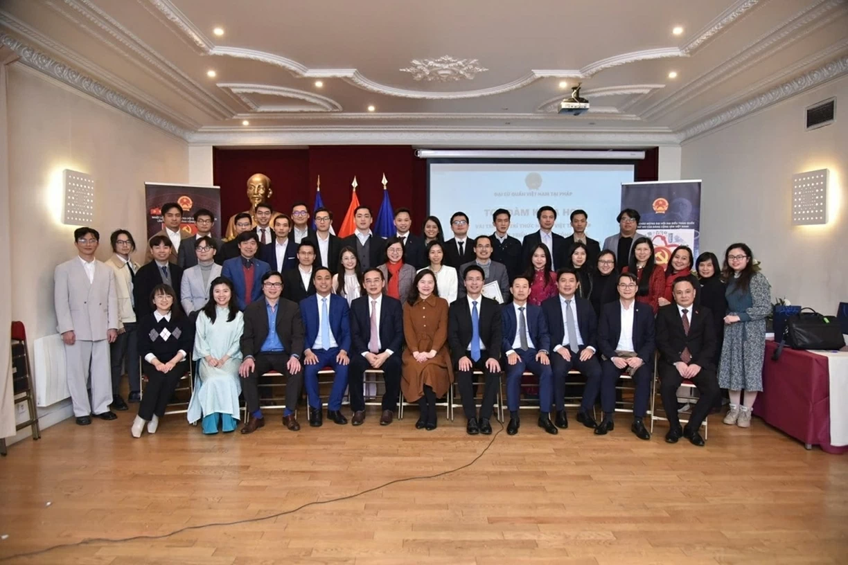 Segundo seminário científico sobre o papel dos intelectuais vietnamitas expatriados na França. Tọa đàm khoa học lần thứ hai về vai trò trí thức kiều bào Việt Nam tại Pháp
