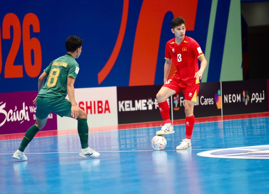 Kejohanan Futsal Asia 2026: Pasukan Vietnam tewas tipis kepada Indonesia - Imej 1. Futsal châu Á 2026: Đội tuyển Việt Nam thua sát nút Indonesia- Ảnh 1.