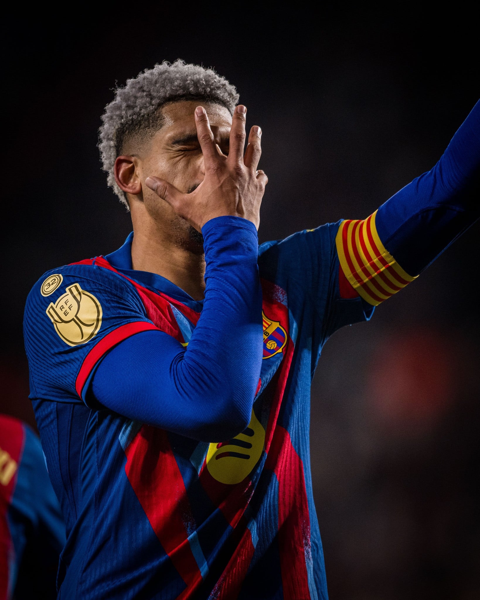 https://static-images.vnncdn.net/vps_images_publish/000001/000003/2026/2/4/ronald-barca-16.jpg