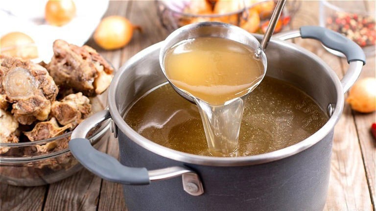4 lợi ích tiềm năng của nước hầm xương- Ảnh 1.