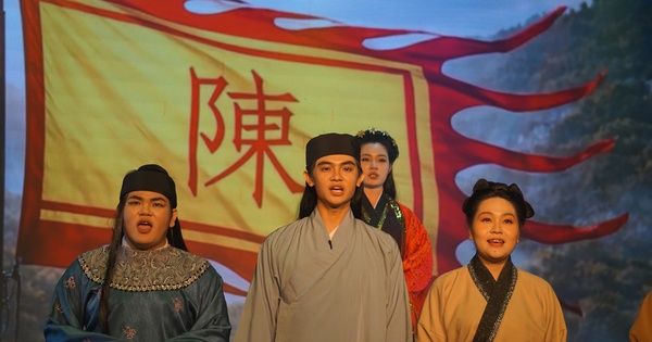 The deserved artist Vu Xuan Trang creates opportunities for young actors to shine in Vietnamese historical drama and literature.