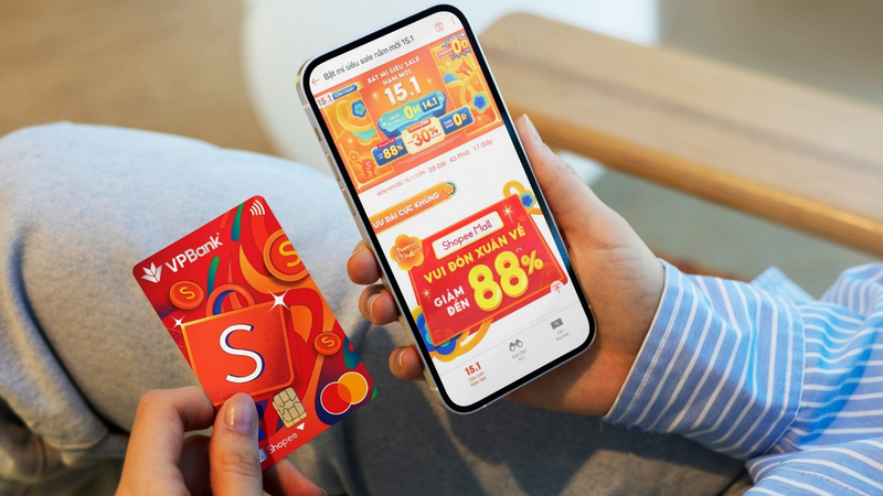 La carta Mastercard S Rewards di VPBank aiuta gli utenti di Shopee a massimizzare i loro vantaggi con una sola carta.