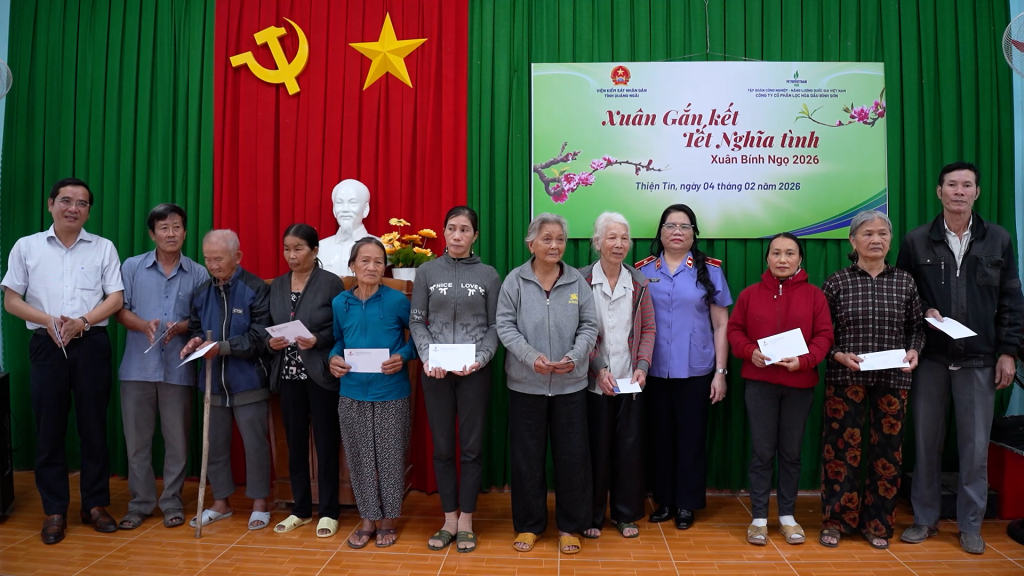 vksnd,tinh,trao,qua,tet,xa,thien,tin,mp4,00,00,24,20,still001,17010804.jpg