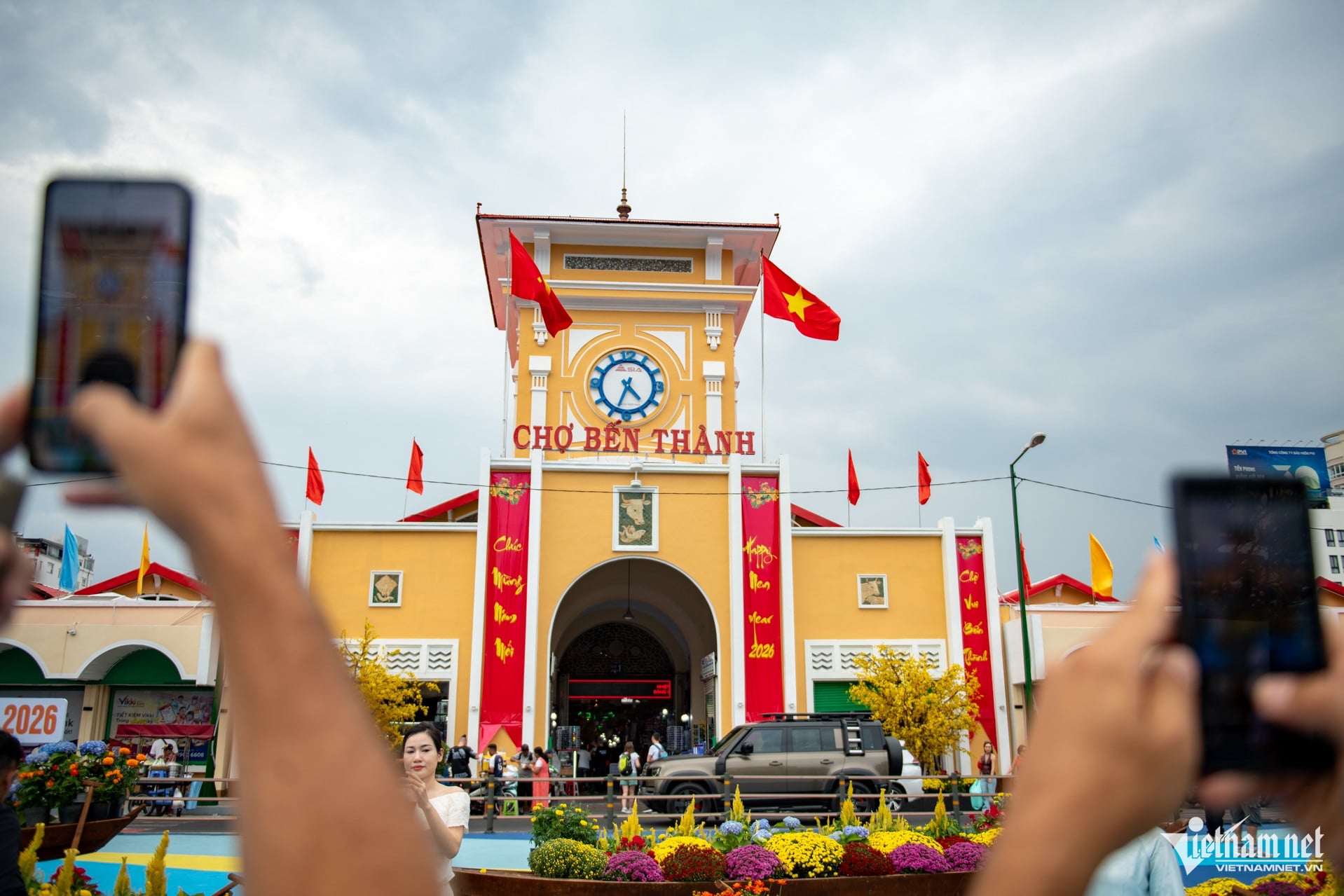 W - Mercato di Ben Thanh dopo la rimozione della recinzione. Tuan Hung 25.jpg