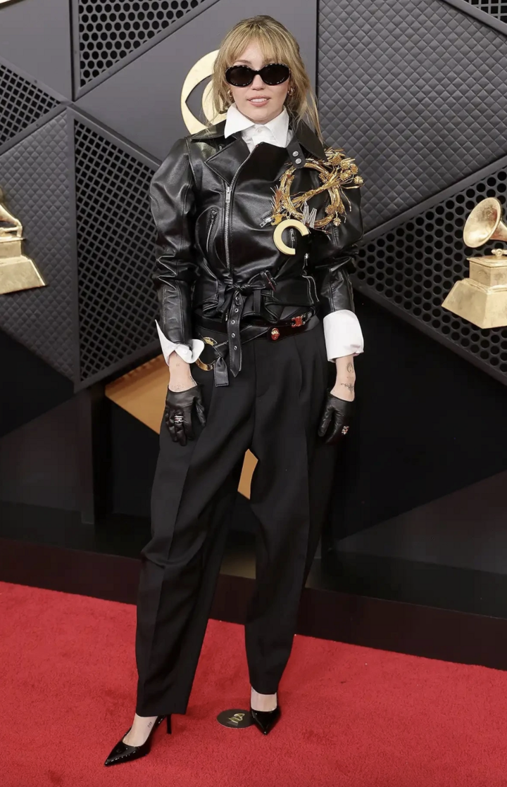 Sao nữ mặc hở bạo ở thảm đỏ Grammy - Ảnh 3.