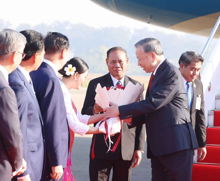 Secretarul general To Lam își începe vizita de stat în Laos - Foto 2. Tổng Bí thư Tô Lâm - Ảnh 2.