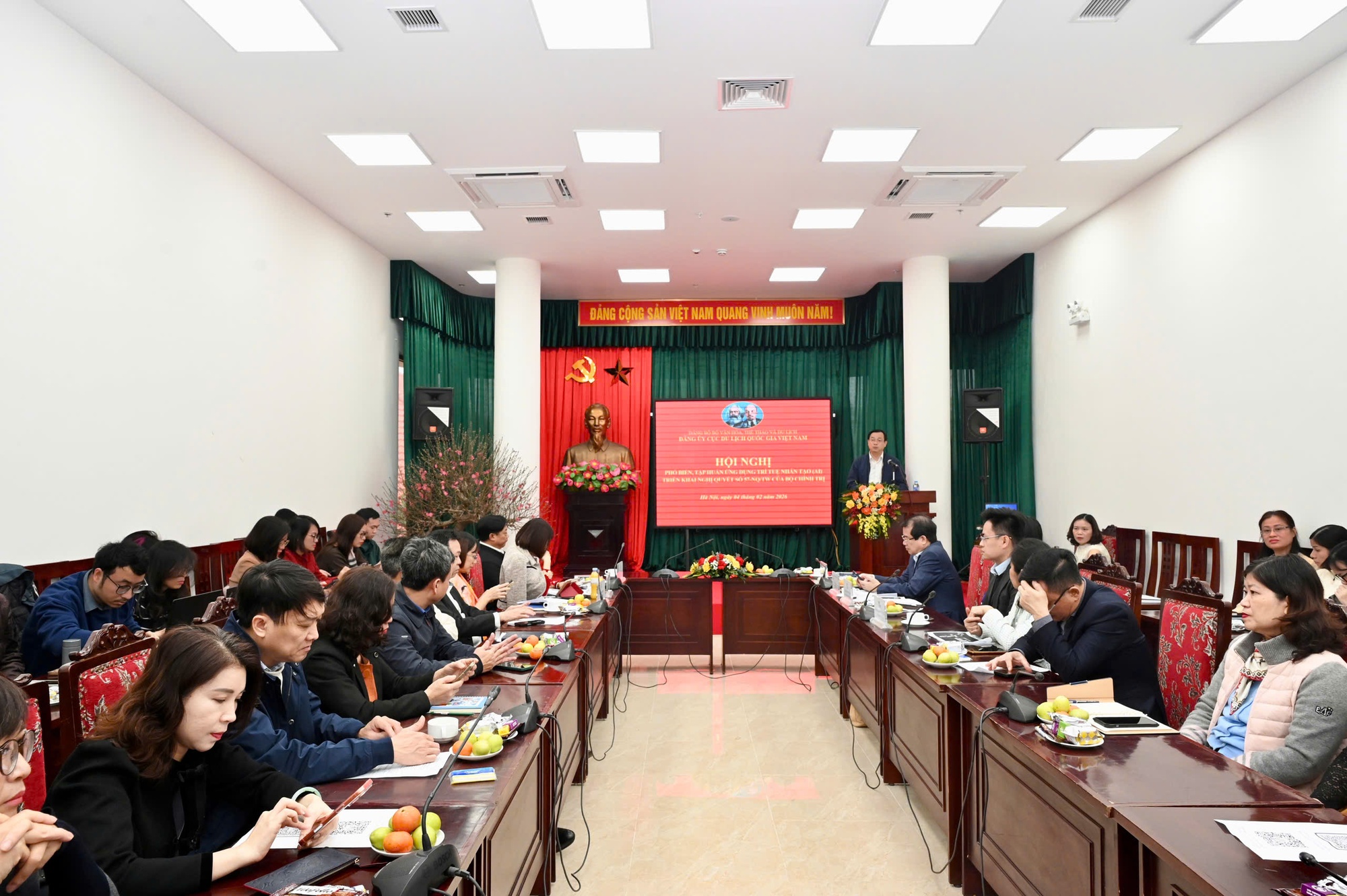 Đảng uỷ Cục Du lịch Quốc gia Việt Nam tổ chức Hội nghị phổ biến, tập huấn ứng dụng trí tuệ nhân tạo triển khai Nghị quyết 57 của Bộ Chính trị - Ảnh 2.