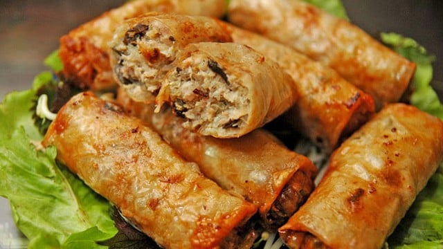 Cách làm nem rán dòn, thơm ngon trong mâm cỗ Tết - Ảnh 2.