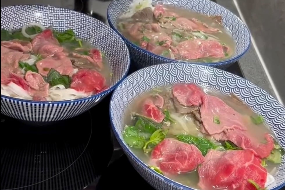 Vietnamesische Frau bringt Pho und Rindfleischnudelsuppe in die Schweiz und verkauft sie für eine halbe Million Dong pro Schüssel - 3