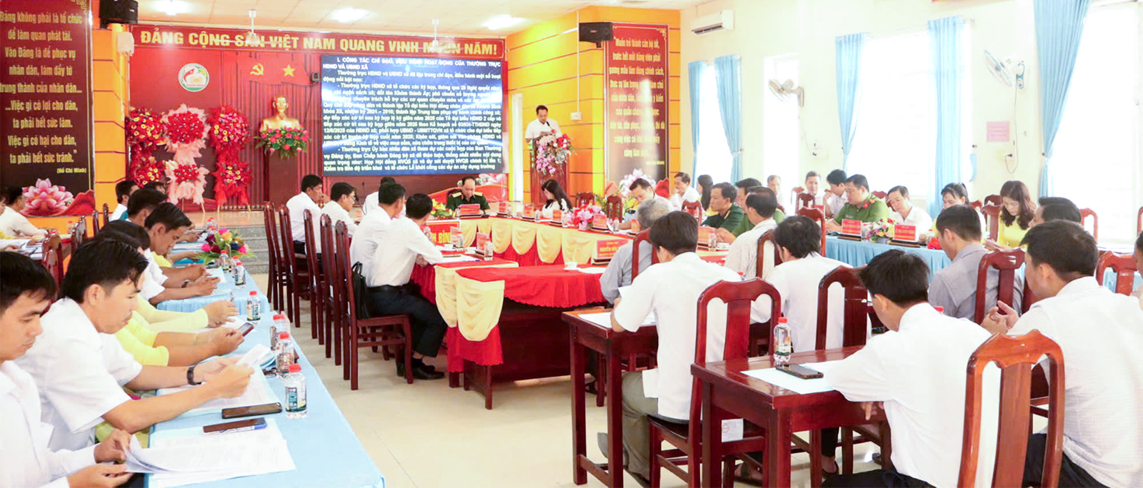 Das Parteikomitee der Gemeinde Khanh Binh setzt die Aufgaben für 2026 um.