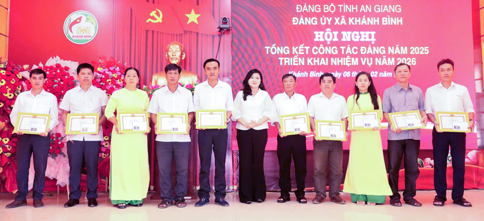 Das Parteikomitee der Gemeinde Khanh Binh setzt die Aufgaben für 2026 um.