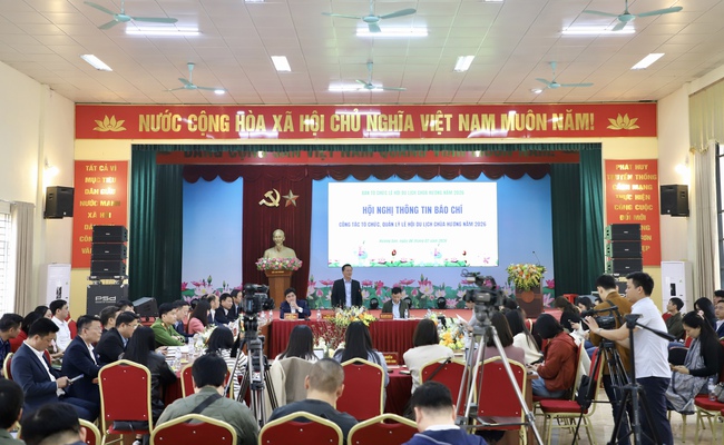 Festival de Turismo de la Pagoda Huong: Preservando el patrimonio en conjunto con el desarrollo turístico, con los turistas en el centro - Foto 3.