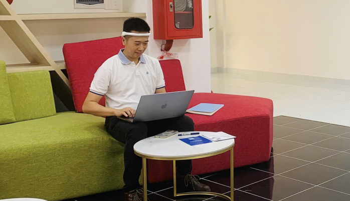 University lecturer receives 10 billion VND in funding to bring Vietnamese neurotechnology to the world - Photo 2.