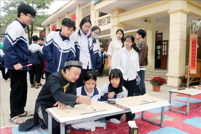 Traditional education through experiencing the Lunar New Year at school.