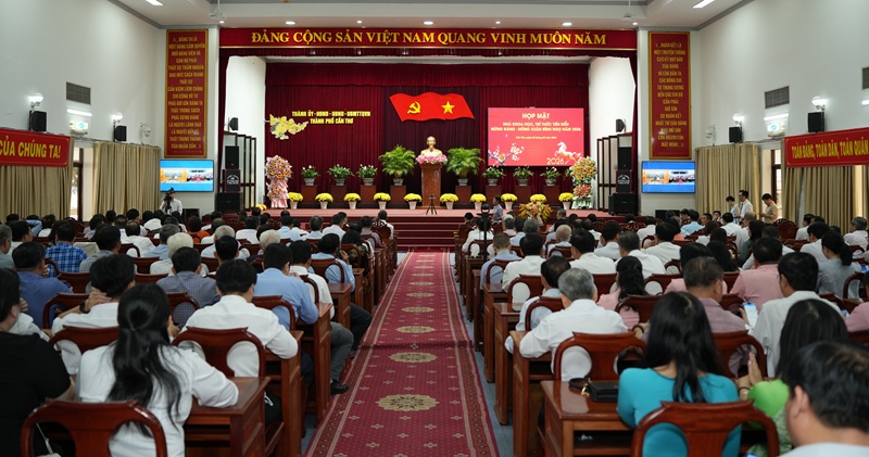 Cần Thơ: Họp mặt nhà khoa học, trí thức tiêu biểu mừng Đảng - mừng Xuân Bính Ngọ năm 2026- Ảnh 1.