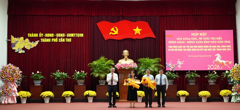 Cần Thơ: Họp mặt nhà khoa học, trí thức tiêu biểu mừng Đảng - mừng Xuân Bính Ngọ năm 2026- Ảnh 4.