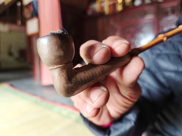 La dernière personne à fabriquer des pipes en céramique Pa Kôh - Photo 2.