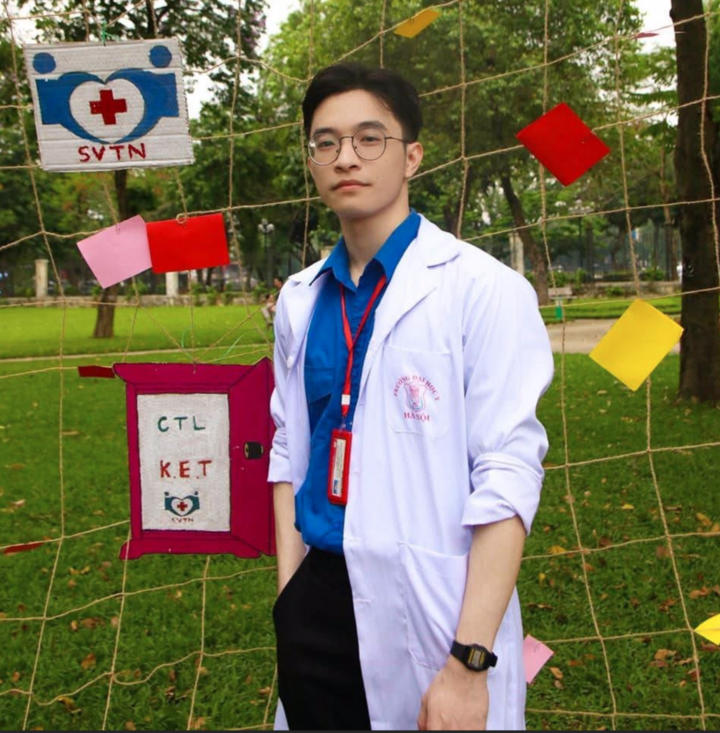Valedictorian Nguyen Manh Hung - Top 7 outstanding dermatology resident of the 2022-2025 cohort at Hanoi Medical University. (Photo: Provided by the interviewee)