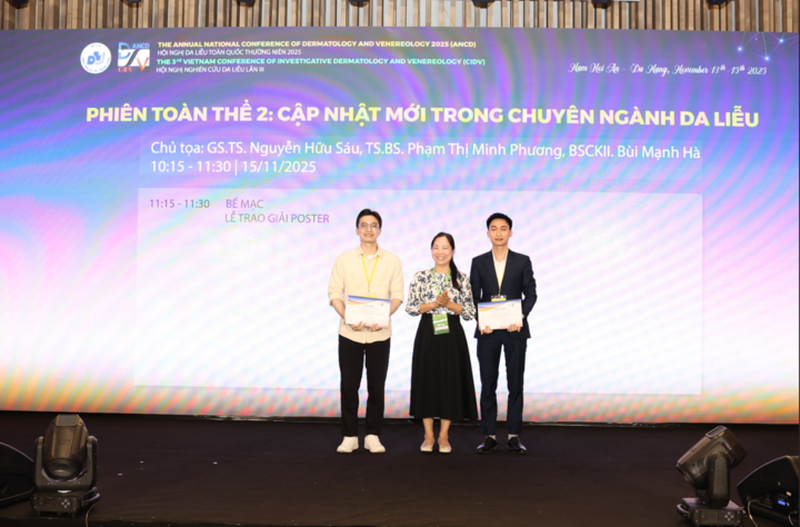 Manh Hung (far left) receives an award at a Dermatology professional conference in November 2025.