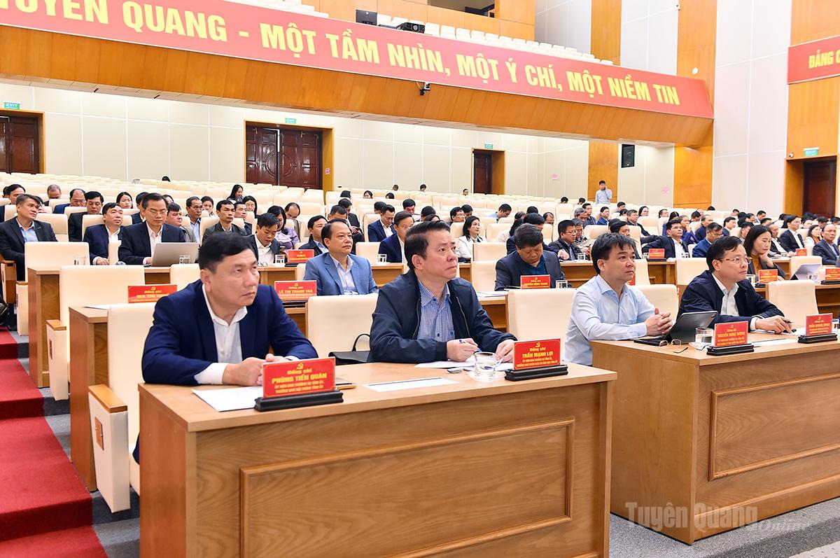 Các đồng chí Ủy viên Ban Thường vụ Tỉnh ủy, lãnh đạo các Ban Đảng Tỉnh ủy dự hội nghị.