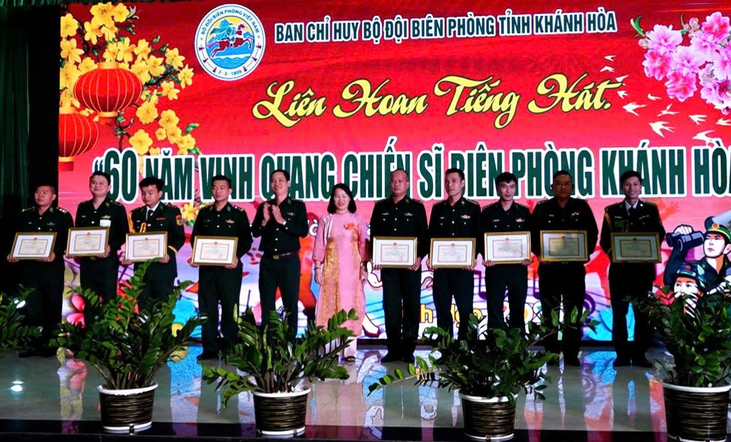 Bế mạc Liên hoan tiếng hát “60 năm vinh quang chiến sĩ Biên phòng Khánh Hòa” - Vietnam.vn