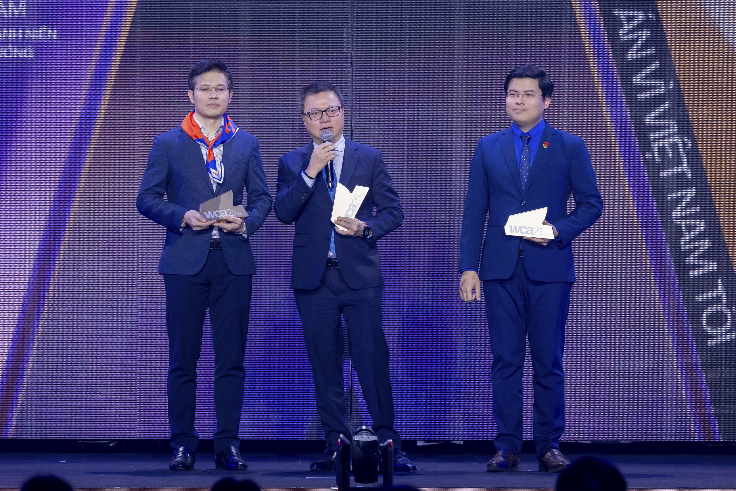 Nguyễn Văn Chung, Phương Mỹ Chi… đón tin vui, 'Mưa đỏ' lại thắng lớn

- Ảnh 9.
