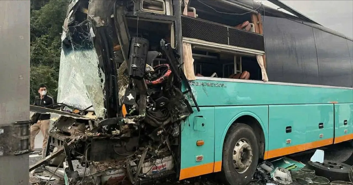 A four-car pile-up occurred on the Van Phong - Nha Trang highway. - Vietnam.vn