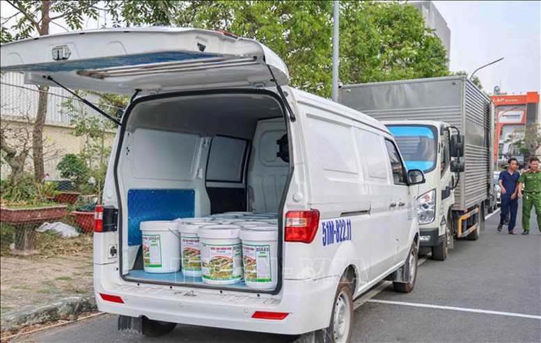 Le autorità hanno smantellato una vasta rete di produzione di fertilizzanti contraffatti - Foto 1. Triệt phá đường dây sản xuất phân bón giả quy mô lớn- Ảnh 1.