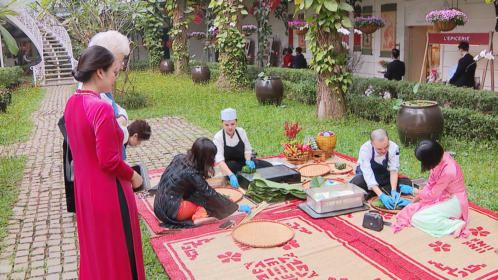 I turisti occidentali possono vivere l'atmosfera del Tet vietnamita (Capodanno lunare).