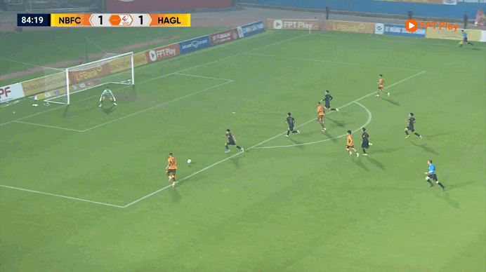 HAGL explota brillantemente, Ninh Binh se derrumba: segunda derrota de Hoang Duc, ¿qué está pasando? - Imagen 1.