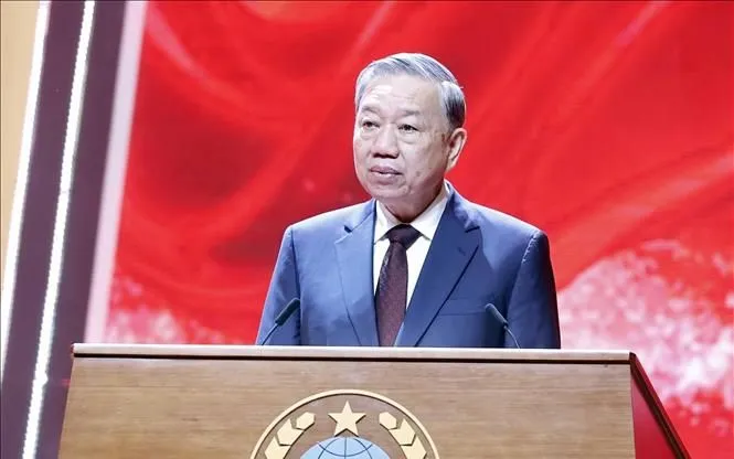 ト・ラム事務総長が記念式典で演説する。写真:トン・ニャット/TTXVN Tổng Bí thư Tô Lâm phát biểu tại Lễ kỷ niệm. Ảnh: Thống Nhất/TTXVN