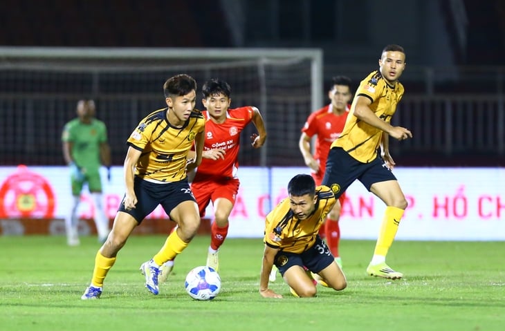 Việt kiều Lào ghi 2 bàn, 'tạo địa chấn' trước CLB Công An TP.HCM - Ảnh 1.