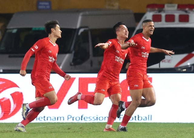 SLNA sorgte für eine Überraschung und gewann überzeugend gegen Gastgeber Cong Viettel mit 4:1: Vietnams U23-Star Cao Van Binh war herausragend - Foto 2.
