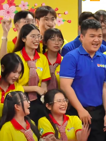 Tết 'ấm' từ trường ĐH - Ảnh 2.