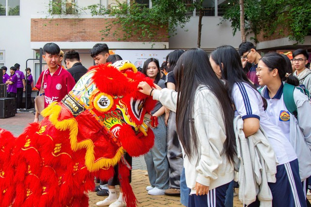 Tết 'ấm' từ trường ĐH - Ảnh 3.