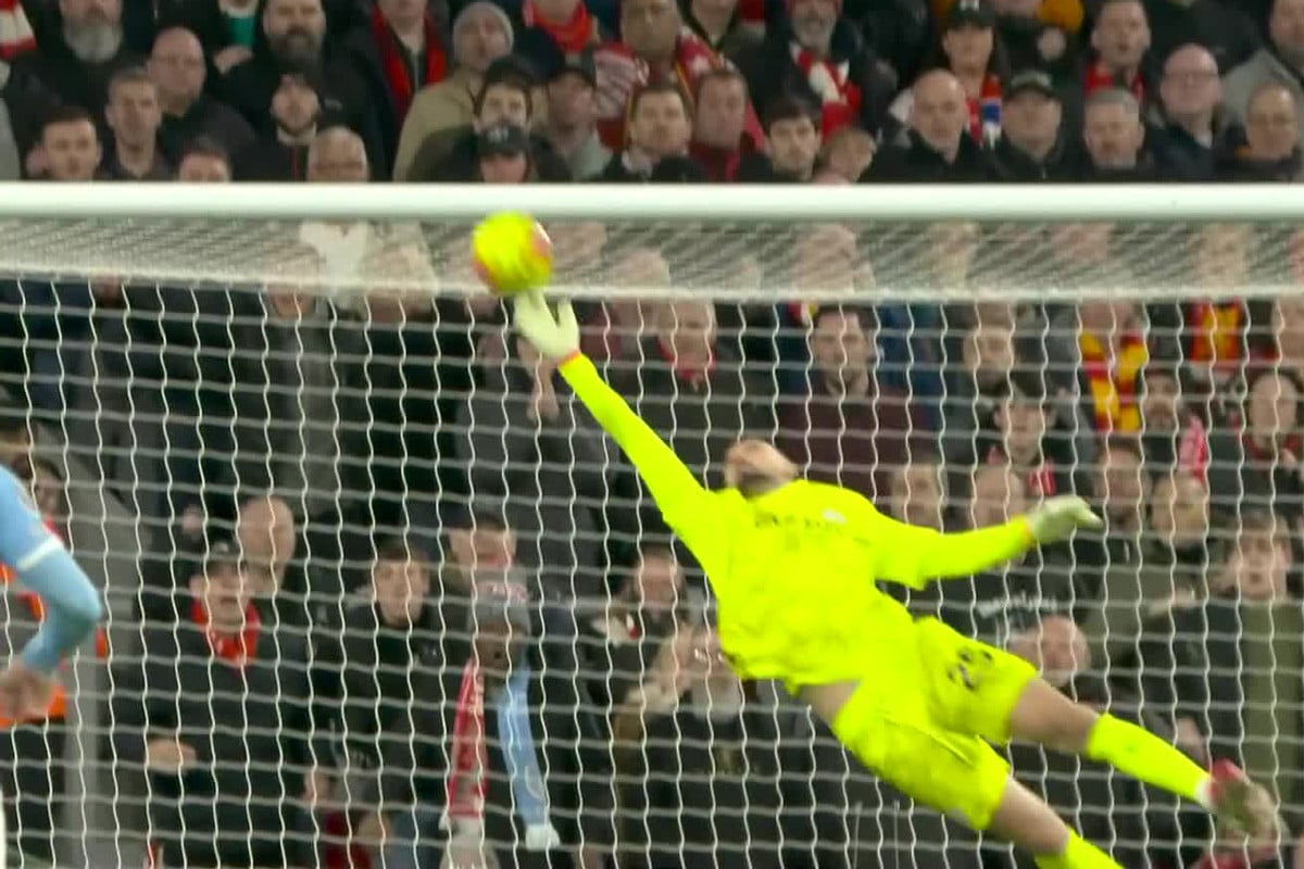 https://static-images.vnncdn.net/vps_images_publish/000001/000003/2026/2/9/donnarumma-liverpool-man-city-713.jpg