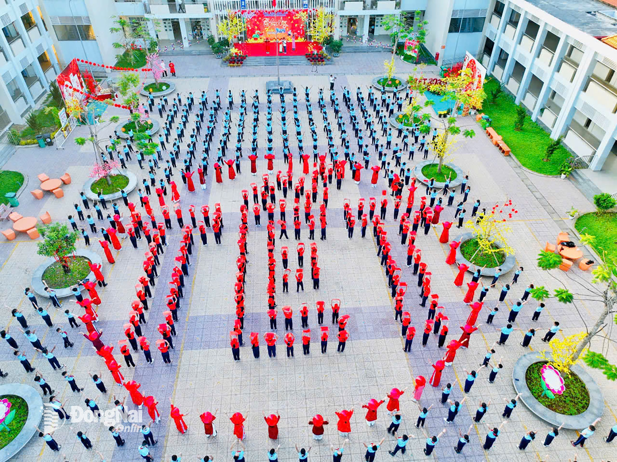 1 ngàn thầy cô và học sinh của Trường tiểu học Tân Phong 2 cùng tham gia hoạt động đồng diễn Chào Xuân 2026. Ảnh: BTC