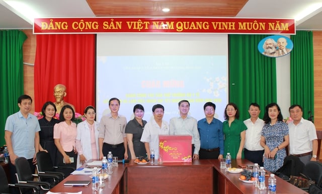 Thứ trưởng Bộ Y tế Trần Văn Thuấn thăm, kiểm tra và chúc Tết các cơ sở y tế tại Đồng Nai và TPHCM- Ảnh 4.