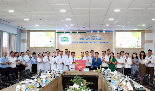 Thứ trưởng Bộ Y tế Trần Văn Thuấn thăm, kiểm tra và chúc Tết các cơ sở y tế tại Đồng Nai và TPHCM- Ảnh 8.