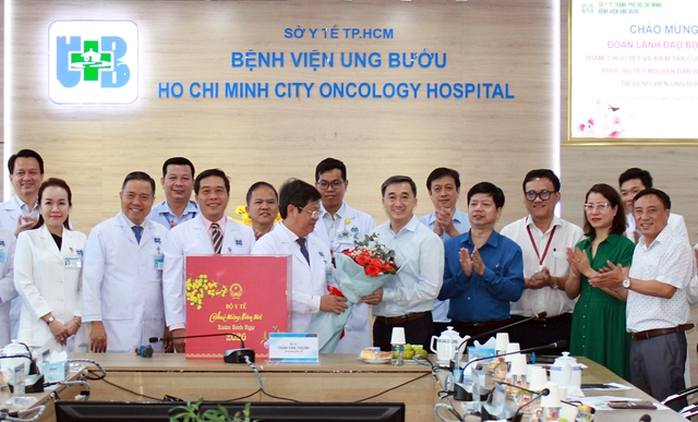 Thứ trưởng Bộ Y tế Trần Văn Thuấn thăm, kiểm tra và chúc Tết các cơ sở y tế tại Đồng Nai và TPHCM- Ảnh 9.