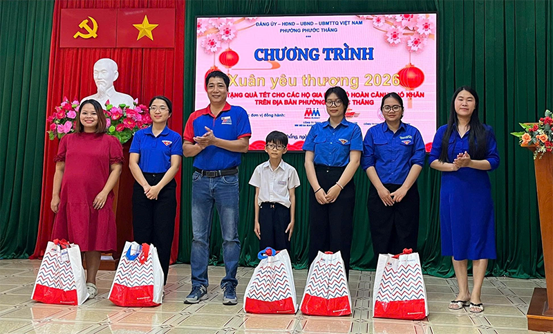 MM Mega Market mang Tết ấm đến hơn 2.000 hoàn cảnh khó khăn