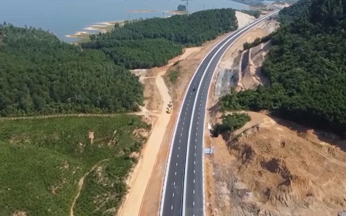 A partire dal 1° marzo, il pedaggio verrà applicato su 5 tratti dell'autostrada. Thu phí sử dụng đường bộ 5 đoạn tuyến cao tốc từ 1/3