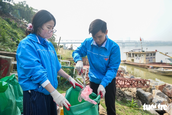 Thả cá chép không thả túi ni lông - Ảnh 3.