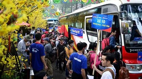 O primeiro-ministro instruiu que, em nenhuma circunstância, as pessoas deveriam ter seu retorno para casa para o Tet atrasado devido à falta de transporte.