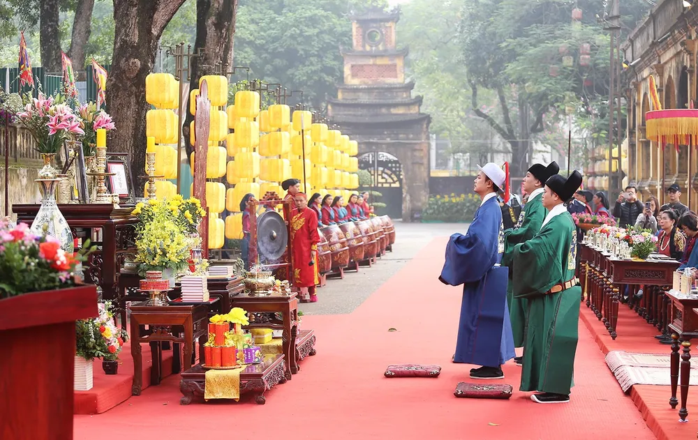 The rituals during the Lunar New Year used to take place in the ancient Thang Long royal court.