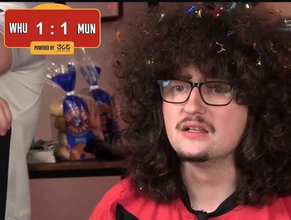 Il Manchester United pareggia con il West Ham, i tifosi sono rattristati perché non possono farsi tagliare i capelli - 3
