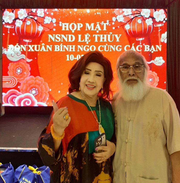 NSND Lệ Thủy giữ lửa nghĩa tình sân khấu mỗi độ xuân về - Ảnh 3.
