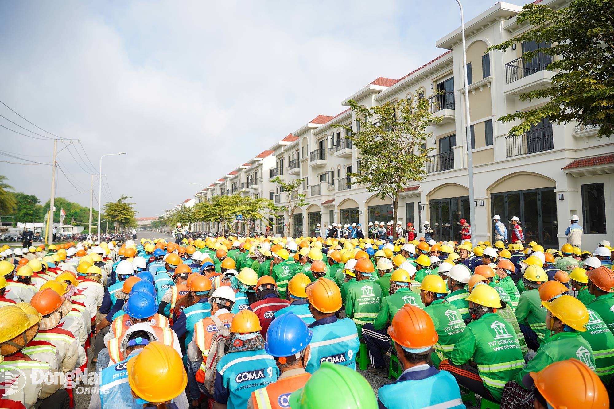 Workers at the Aqua City project. Photo: Provided by the company.