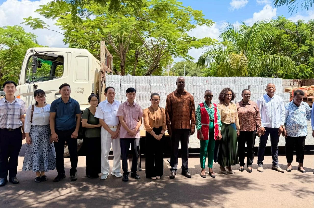 La comunità vietnamita in Mozambico si sta adoperando per superare le conseguenze delle alluvioni. Cộng đồng người Việt Nam tại Mozambique khắc phục hậu quả mưa lũ